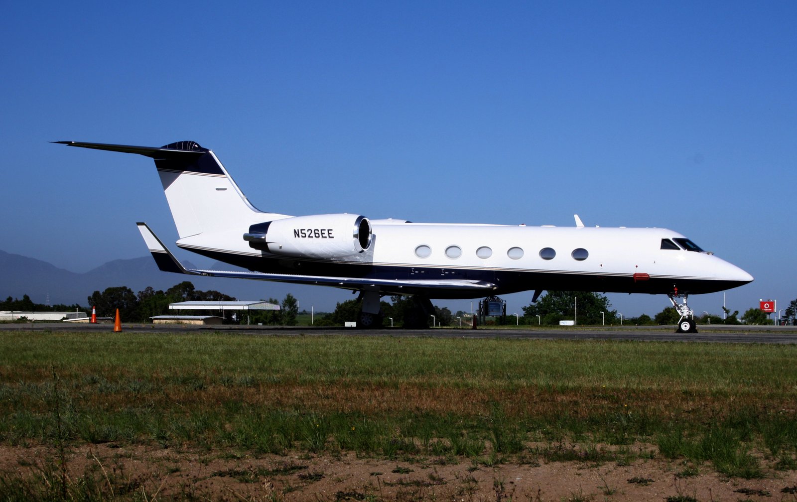Gulfstream G-IV heavy jet